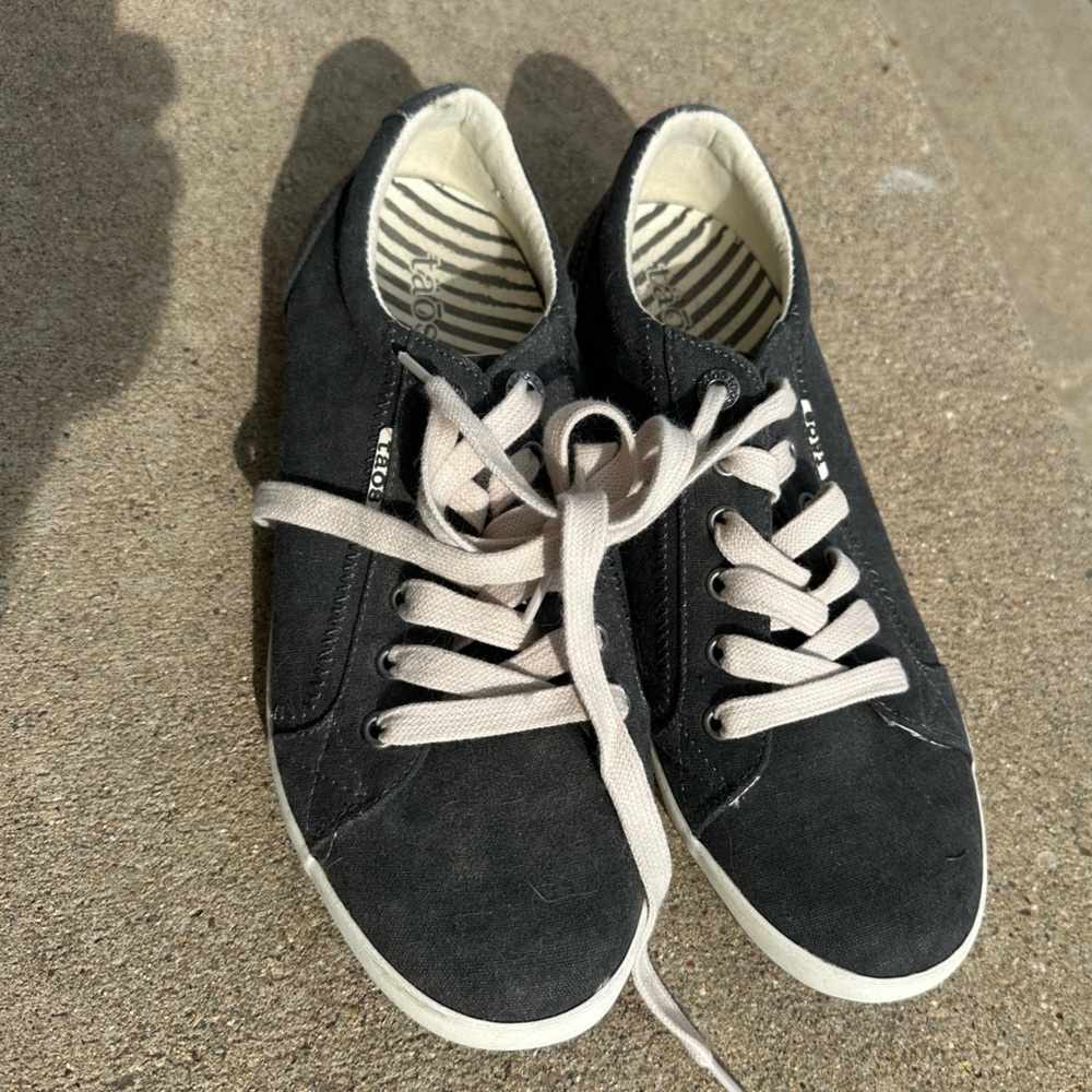Taos deck shoes sz 9.5